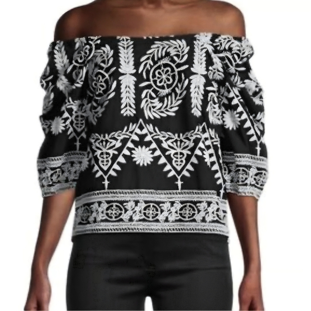 Saks Fifth Avenue Black And White Embroidered Boho Top Size S